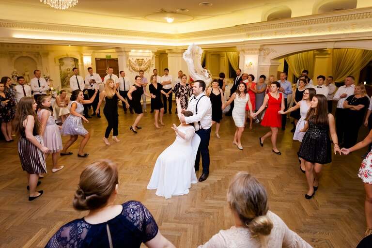 fotografia slubna czechowice, zdjecia slubne czechowice, fotograf slubny slask, slub w kosciele sw marcina w brzeszczach, zabytkowy kosciol drewniany brzeszcze, slub w drewnianym kosciele brzeszcze, wesele dworek cynkownia w czechowicach, wesele w cynkowni czechowice, dworek stara cynkownia, fotografia slubna katowice, zdjecia slubne katowice, zdjecia slubne zywiec, fotografia slubna, zdjecia slubne bielsko, fotograf slubny bielsko, fotograf slubny cieszyn, fotografia slubna cieszyn, www.magiaobrazu.com, zdjecia slubne bielsko, fotografia slubna slask, zdjecia slubne zywiec, zdjecia slubne cieszyn, dwoch fotografow na slub, zdjecia slubne slask,