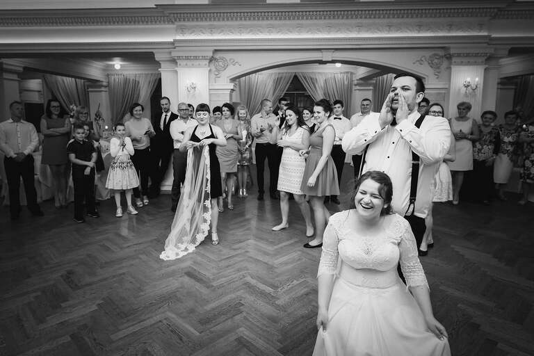 fotografia slubna czechowice, zdjecia slubne czechowice, fotograf slubny slask, slub w kosciele sw marcina w brzeszczach, zabytkowy kosciol drewniany brzeszcze, slub w drewnianym kosciele brzeszcze, wesele dworek cynkownia w czechowicach, wesele w cynkowni czechowice, dworek stara cynkownia, fotografia slubna katowice, zdjecia slubne katowice, zdjecia slubne zywiec, fotografia slubna, zdjecia slubne bielsko, fotograf slubny bielsko, fotograf slubny cieszyn, fotografia slubna cieszyn, www.magiaobrazu.com, zdjecia slubne bielsko, fotografia slubna slask, zdjecia slubne zywiec, zdjecia slubne cieszyn, dwoch fotografow na slub, zdjecia slubne slask,