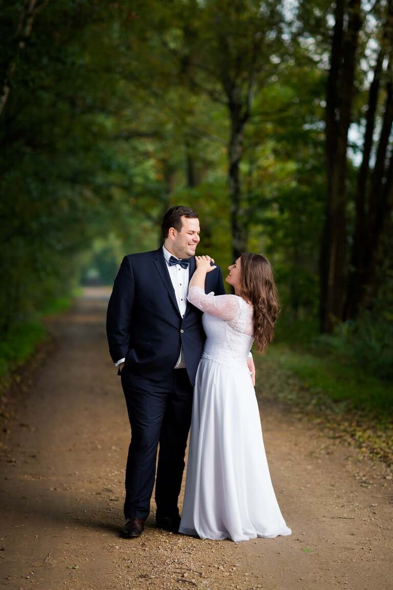 zdjecia slubne zywiec, romantyczny plener slubny, sesja slubna bielsko, plener slubny bielsko, fotograf slubny bielsko, plener slubny w lesie slask, sesja slubna w lesie slask, plener slubny las slask, sesja slubna nad jeziorem slask, fotografia slubna slask, zdjecia slubne slask, fotografia slubna katowice, zdjecia slubne katowice, romantyczna sesja slubna slask, zdjecia slubne bielsko, fotografia slubna bielsko, oryginalny plener slubny, oryginalna sesja slubna, www.magiaobrazu.com, Anna i Jacek Bieniek,