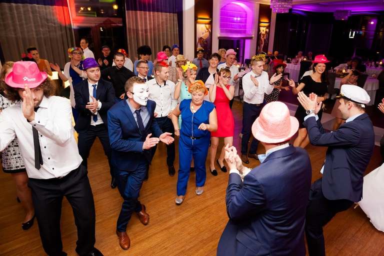 fotografia slubna jastrzebie, zdjecia slubne jastrzebie, fotograf slubny jastrzebie, fotografia slubna slask, fotografia slubna katowice, zdjecia slubne katowice, fotograf slubny katowice, zdjecia slubne bielsko, zdjecia slubne pawlowice, fotografia slubna pawlowice, slub w listopadzie, zdjecia slubne zory, fotografia slubna bielsko, wesele kompleks Dabrowka w Jastrzebiu, wesele w dabrowce jatrzebie,dwoch fotografow na slub, fotografia slubna krakow,