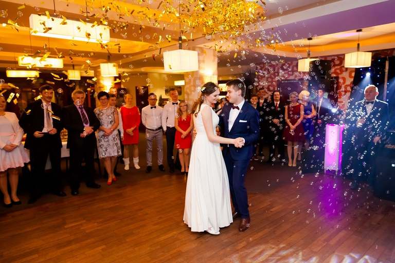 fotografia slubna bielsko, zdjecia slubne bielsko, fotograf slubny slask, zdjecia slubne slask, slub w kosciele w kobiorze, wesele pszczyna, wesele styl 70, hotel styl 70 pszczyna, fotografia slubna zory, zdjecia slubne zory, fotografia slubna katowice, zdjecia slubne katowice, zdjecia slubne zywiec, fotografia slubna, zdjecia slubne bielsko, fotograf slubny bielsko, fotograf slubny cieszyn, fotografia slubna cieszyn, www.magiaobrazu.com, zdjecia slubne czechowice, fotografia slubna slask, zdjecia slubne zywiec, zdjecia slubne cieszyn, dwoch fotografow na slub,