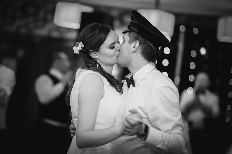 fotografia slubna bielsko, zdjecia slubne bielsko, fotograf slubny slask, zdjecia slubne slask, slub w kosciele w kobiorze, wesele pszczyna, wesele styl 70, hotel styl 70 pszczyna, fotografia slubna zory, zdjecia slubne zory, fotografia slubna katowice, zdjecia slubne katowice, zdjecia slubne zywiec, fotografia slubna, zdjecia slubne bielsko, fotograf slubny bielsko, fotograf slubny cieszyn, fotografia slubna cieszyn, www.magiaobrazu.com, zdjecia slubne czechowice, fotografia slubna slask, zdjecia slubne zywiec, zdjecia slubne cieszyn, dwoch fotografow na slub,