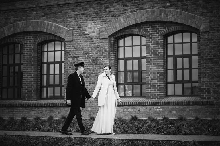 zdjecia slubne slask, zdjecia slubne bielsko, fotografia slubna bielsko, fotograf czechowice, plener slubny w katowicach, sesja slubna katowice, zimowa sesja slubna, miejsca sesja slubna, fotografia slubna slask, fotograf slubny slask, fotografia slubna katowice, zdjecia slubne katowice, fotograf slubny katowice, oryginalna sesja slubna, zimowy plener slubny, nowoczesna sesja slubna, nowoczesny plener slubny, sesja slubna w mundurze, plener slubny w mundurze, www.magiaobrazu.com, fotograf slubny bielsko, fotograf slubny slask, zdjecia slubne czechowice, Anna i Jacek Bieniek, dwoch fotografow na slub,