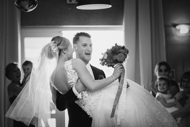 fotografia slubna bytom, zdjecia slubne bytom, fotograf slubny slask, slub w kosciele sw wojciecha w radzionkowie, fotografia slubna katowice, zdjecia slubne katowice, zdjecia slubne zywiec, fotografia slubna, zdjecia slubne bielsko, fotograf slubny bielsko, fotograf slubny cieszyn, fotografia slubna cieszyn, www.magiaobrazu.com, zdjecia slubne bielsko, fotografia slubna slask, zdjecia slubne zywiec, zdjecia slubne cieszyn, dwoch fotografow na slub, zdjecia slubne slask,