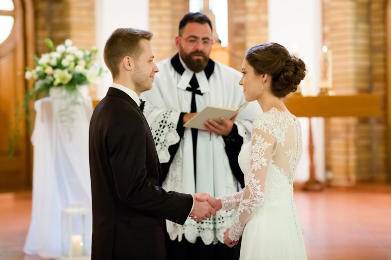 fotografia slubna katowice, zdjecia slubne katowice, fotograf slubny katowice, fotograf slubny slask, slub w kosciele ewangelicko-augsburskim tychy, wesele hotel arena tychy, wesele w hotelu arena w tychach, zdjecia slubne zywiec, fotografia slubna, zdjecia slubne bielsko, fotograf slubny bielsko, fotograf slubny cieszyn, fotografia slubna cieszyn, www.magiaobrazu.com, zdjecia slubne bielsko, fotografia slubna slask, zdjecia slubne zywiec, zdjecia slubne cieszyn, dwoch fotografow na slub, zdjecia slubne slask,