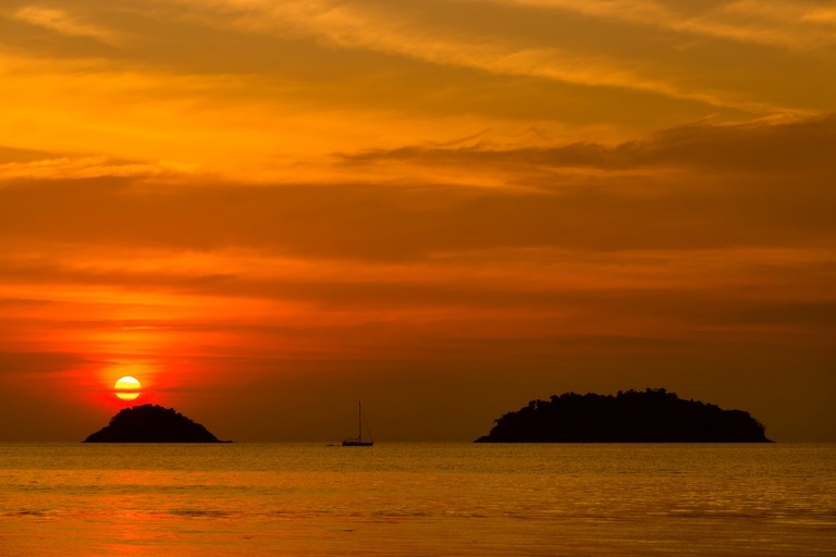 co zobaczyc w tajlandii, najlepsze miejsca w tajlandii, co odwiedzic w tajlandii, wakacje w tajlandii, tajlandia najlepsze miejsca, fotografie z podrozy, zdjecia z podrozy, zdjecia z tajlandii, Bangkok, Koh Chang, Udon Thani, Nakhon Ratthasima, Chiang Mai, Pai, Chiang Rai, Trat, Koh Kood, Koh Larn fotografie z tajlandii, fotografia podroznicza, travel photography, travel photos, asia photos, thailand, thai photos, thailand photography, thailand travel, thai travel, best places in thailand, www.magiaobrazu.com, tajlandia, bangkok, zdjecia z wakacji, zdjecia z azji, fotografie z azji, podroz po azji