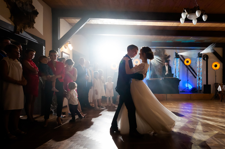 fotografia slubna, fotografia slubna krakow, zdjecia slubne krakow, fotograf slubny krakow, fotograf na wesele krakow, slub w klasztorze dominikanow krakow, slub dominikanie krakow, folwark zalesie, wesele w folwarku zalesie, najlepsze zdjecia slubne, fotografia slubna slask, zdjecia slubne slask, fotografia slubna wieliczka, zdjecia slubne wieliczka, oryginalne zdjecia z druhnami, zdjecia grupowe druzbowie, zdjecia slubne bielsko, fotograf slubny bielsko, www.magiaobrazu.com, zdjecia slubne bielsko, fotografia slubna slask, fotograf cieszyn, zdjecia slubne cieszyn