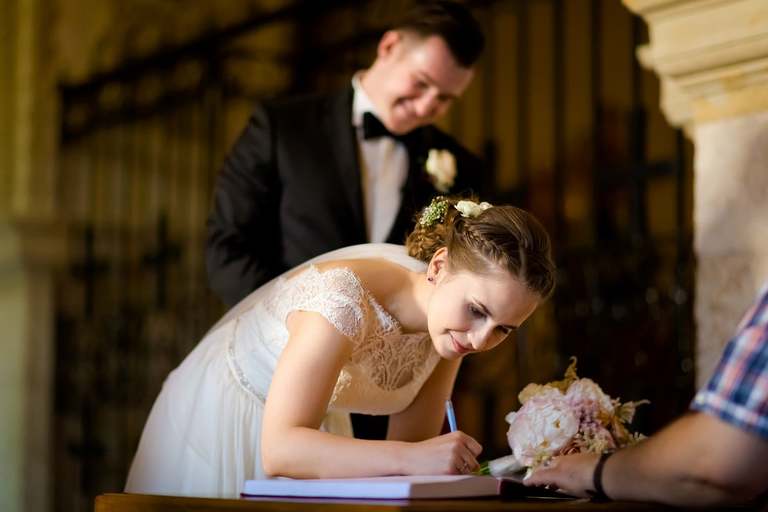 fotografia slubna, fotografia slubna krakow, zdjecia slubne krakow, fotograf slubny krakow, fotograf na wesele krakow, slub w kościele Nawiedzenia NMP w Krakowie, wesele w dworku skawinskim, wesele dworek skawinski, zdjecia slubne bielsko, fotograf slubny bielsko, www.magiaobrazu.com, zdjecia slubne bielsko, fotografia slubna slask, fotograf cieszyn, zdjecia slubne cieszyn, evil wolf studio, michal wilk filmowanie, dj magiczna noc, dj tomasz korus, pracownia florystyczna niezle kwiatki