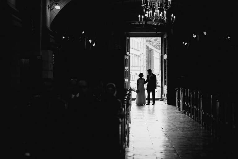 fotografia slubna, fotografia slubna krakow, zdjecia slubne krakow, fotograf slubny krakow, fotograf na wesele krakow, slub w kościele Nawiedzenia NMP w Krakowie, wesele w dworku skawinskim, wesele dworek skawinski, zdjecia slubne bielsko, fotograf slubny bielsko, www.magiaobrazu.com, zdjecia slubne bielsko, fotografia slubna slask, fotograf cieszyn, zdjecia slubne cieszyn, evil wolf studio, michal wilk filmowanie, dj magiczna noc, dj tomasz korus, pracownia florystyczna niezle kwiatki