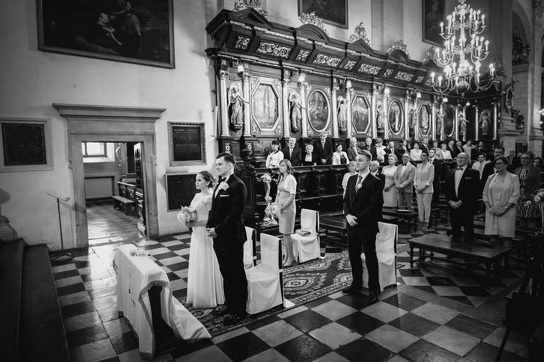 fotografia slubna, fotografia slubna krakow, zdjecia slubne krakow, fotograf slubny krakow, fotograf na wesele krakow, slub w kościele Nawiedzenia NMP w Krakowie, wesele w dworku skawinskim, wesele dworek skawinski, zdjecia slubne bielsko, fotograf slubny bielsko, www.magiaobrazu.com, zdjecia slubne bielsko, fotografia slubna slask, fotograf cieszyn, zdjecia slubne cieszyn, evil wolf studio, michal wilk filmowanie, dj magiczna noc, dj tomasz korus, pracownia florystyczna niezle kwiatki