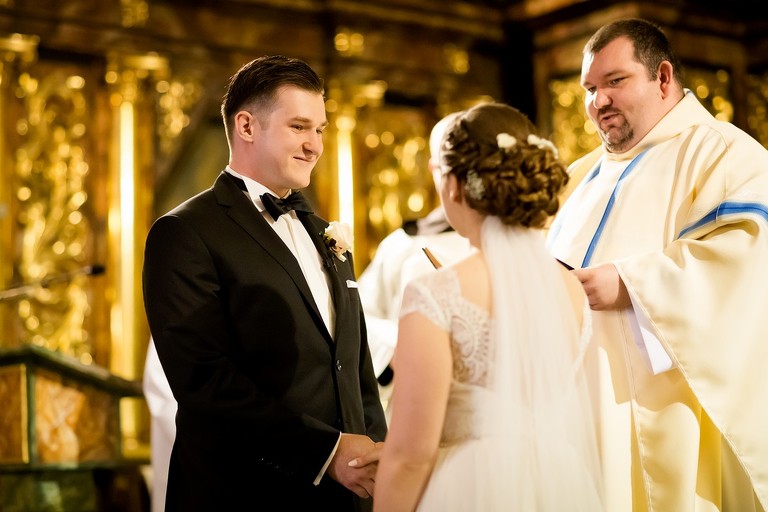 fotografia slubna, fotografia slubna krakow, zdjecia slubne krakow, fotograf slubny krakow, fotograf na wesele krakow, slub w kościele Nawiedzenia NMP w Krakowie, wesele w dworku skawinskim, wesele dworek skawinski, zdjecia slubne bielsko, fotograf slubny bielsko, www.magiaobrazu.com, zdjecia slubne bielsko, fotografia slubna slask, fotograf cieszyn, zdjecia slubne cieszyn, evil wolf studio, michal wilk filmowanie, dj magiczna noc, dj tomasz korus, pracownia florystyczna niezle kwiatki