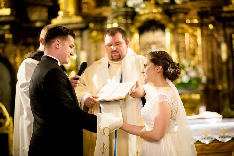 fotografia slubna, fotografia slubna krakow, zdjecia slubne krakow, fotograf slubny krakow, fotograf na wesele krakow, slub w kościele Nawiedzenia NMP w Krakowie, wesele w dworku skawinskim, wesele dworek skawinski, zdjecia slubne bielsko, fotograf slubny bielsko, www.magiaobrazu.com, zdjecia slubne bielsko, fotografia slubna slask, fotograf cieszyn, zdjecia slubne cieszyn, evil wolf studio, michal wilk filmowanie, dj magiczna noc, dj tomasz korus, pracownia florystyczna niezle kwiatki