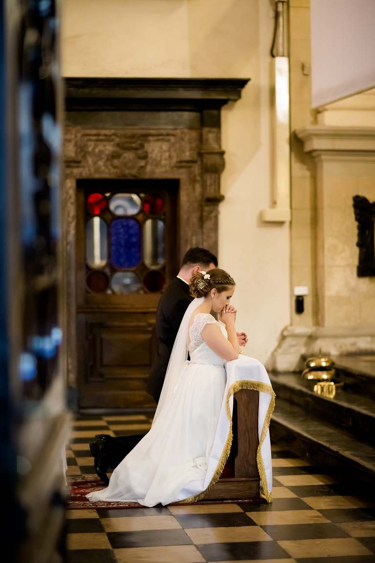 fotografia slubna, fotografia slubna krakow, zdjecia slubne krakow, fotograf slubny krakow, fotograf na wesele krakow, slub w kościele Nawiedzenia NMP w Krakowie, wesele w dworku skawinskim, wesele dworek skawinski, zdjecia slubne bielsko, fotograf slubny bielsko, www.magiaobrazu.com, zdjecia slubne bielsko, fotografia slubna slask, fotograf cieszyn, zdjecia slubne cieszyn, evil wolf studio, michal wilk filmowanie, dj magiczna noc, dj tomasz korus, pracownia florystyczna niezle kwiatki