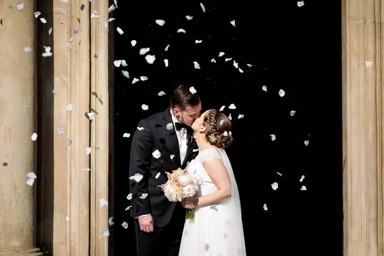 fotografia slubna, fotografia slubna krakow, zdjecia slubne krakow, fotograf slubny krakow, fotograf na wesele krakow, slub w kościele Nawiedzenia NMP w Krakowie, wesele w dworku skawinskim, wesele dworek skawinski, zdjecia slubne bielsko, fotograf slubny bielsko, www.magiaobrazu.com, zdjecia slubne bielsko, fotografia slubna slask, fotograf cieszyn, zdjecia slubne cieszyn, evil wolf studio, michal wilk filmowanie, dj magiczna noc, dj tomasz korus, pracownia florystyczna niezle kwiatki