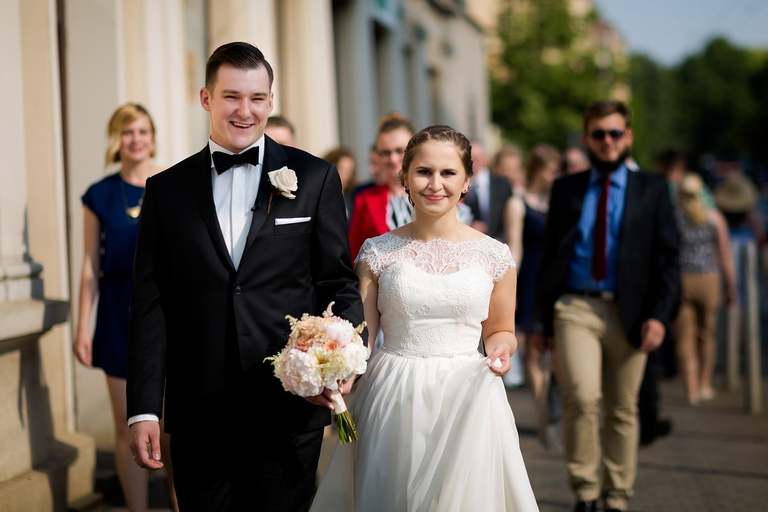 fotografia slubna, fotografia slubna krakow, zdjecia slubne krakow, fotograf slubny krakow, fotograf na wesele krakow, slub w kościele Nawiedzenia NMP w Krakowie, wesele w dworku skawinskim, wesele dworek skawinski, zdjecia slubne bielsko, fotograf slubny bielsko, www.magiaobrazu.com, zdjecia slubne bielsko, fotografia slubna slask, fotograf cieszyn, zdjecia slubne cieszyn, evil wolf studio, michal wilk filmowanie, dj magiczna noc, dj tomasz korus, pracownia florystyczna niezle kwiatki