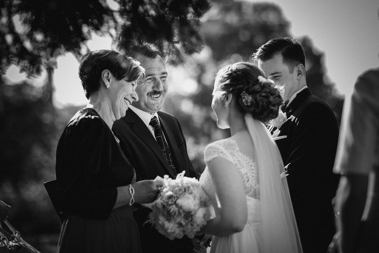 fotografia slubna, fotografia slubna krakow, zdjecia slubne krakow, fotograf slubny krakow, fotograf na wesele krakow, slub w kościele Nawiedzenia NMP w Krakowie, wesele w dworku skawinskim, wesele dworek skawinski, zdjecia slubne bielsko, fotograf slubny bielsko, www.magiaobrazu.com, zdjecia slubne bielsko, fotografia slubna slask, fotograf cieszyn, zdjecia slubne cieszyn, evil wolf studio, michal wilk filmowanie, dj magiczna noc, dj tomasz korus, pracownia florystyczna niezle kwiatki