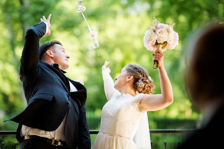 fotografia slubna, fotografia slubna krakow, zdjecia slubne krakow, fotograf slubny krakow, fotograf na wesele krakow, slub w kościele Nawiedzenia NMP w Krakowie, wesele w dworku skawinskim, wesele dworek skawinski, zdjecia slubne bielsko, fotograf slubny bielsko, www.magiaobrazu.com, zdjecia slubne bielsko, fotografia slubna slask, fotograf cieszyn, zdjecia slubne cieszyn, evil wolf studio, michal wilk filmowanie, dj magiczna noc, dj tomasz korus, pracownia florystyczna niezle kwiatki