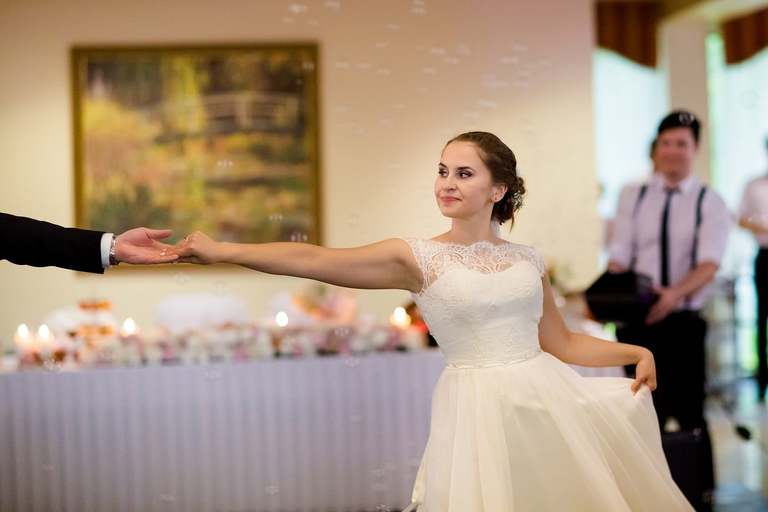 fotografia slubna, fotografia slubna krakow, zdjecia slubne krakow, fotograf slubny krakow, fotograf na wesele krakow, slub w kościele Nawiedzenia NMP w Krakowie, wesele w dworku skawinskim, wesele dworek skawinski, zdjecia slubne bielsko, fotograf slubny bielsko, www.magiaobrazu.com, zdjecia slubne bielsko, fotografia slubna slask, fotograf cieszyn, zdjecia slubne cieszyn, evil wolf studio, michal wilk filmowanie, dj magiczna noc, dj tomasz korus, pracownia florystyczna niezle kwiatki