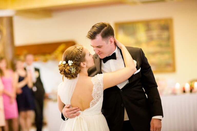 fotografia slubna, fotografia slubna krakow, zdjecia slubne krakow, fotograf slubny krakow, fotograf na wesele krakow, slub w kościele Nawiedzenia NMP w Krakowie, wesele w dworku skawinskim, wesele dworek skawinski, zdjecia slubne bielsko, fotograf slubny bielsko, www.magiaobrazu.com, zdjecia slubne bielsko, fotografia slubna slask, fotograf cieszyn, zdjecia slubne cieszyn, evil wolf studio, michal wilk filmowanie, dj magiczna noc, dj tomasz korus, pracownia florystyczna niezle kwiatki