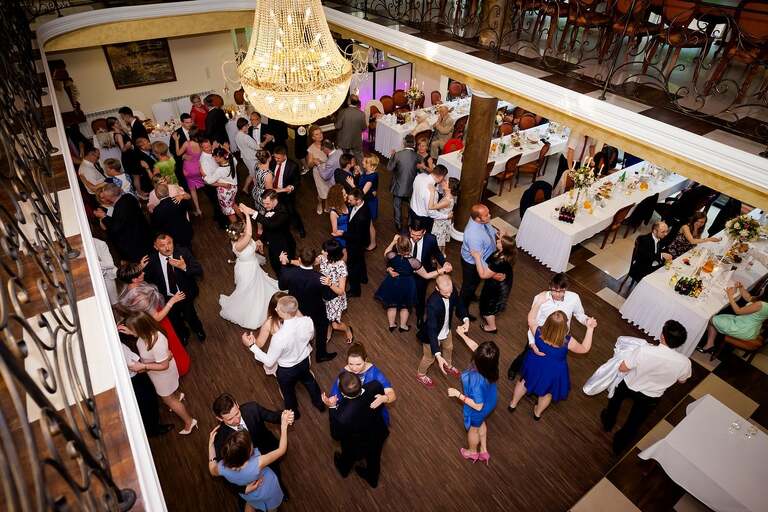 fotografia slubna, fotografia slubna krakow, zdjecia slubne krakow, fotograf slubny krakow, fotograf na wesele krakow, slub w kościele Nawiedzenia NMP w Krakowie, wesele w dworku skawinskim, wesele dworek skawinski, zdjecia slubne bielsko, fotograf slubny bielsko, www.magiaobrazu.com, zdjecia slubne bielsko, fotografia slubna slask, fotograf cieszyn, zdjecia slubne cieszyn, evil wolf studio, michal wilk filmowanie, dj magiczna noc, dj tomasz korus, pracownia florystyczna niezle kwiatki