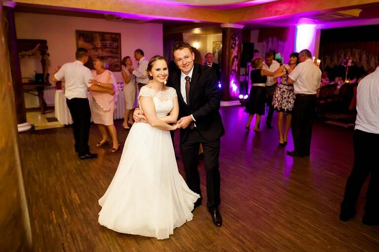 fotografia slubna, fotografia slubna krakow, zdjecia slubne krakow, fotograf slubny krakow, fotograf na wesele krakow, slub w kościele Nawiedzenia NMP w Krakowie, wesele w dworku skawinskim, wesele dworek skawinski, zdjecia slubne bielsko, fotograf slubny bielsko, www.magiaobrazu.com, zdjecia slubne bielsko, fotografia slubna slask, fotograf cieszyn, zdjecia slubne cieszyn, evil wolf studio, michal wilk filmowanie, dj magiczna noc, dj tomasz korus, pracownia florystyczna niezle kwiatki