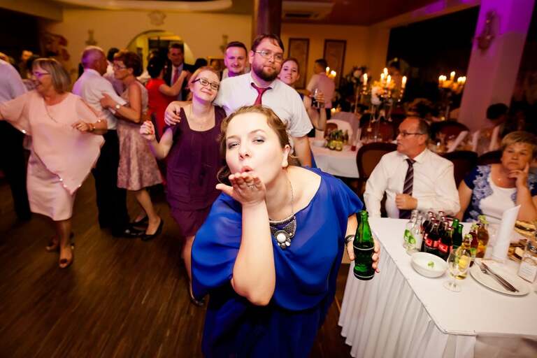 fotografia slubna, fotografia slubna krakow, zdjecia slubne krakow, fotograf slubny krakow, fotograf na wesele krakow, slub w kościele Nawiedzenia NMP w Krakowie, wesele w dworku skawinskim, wesele dworek skawinski, zdjecia slubne bielsko, fotograf slubny bielsko, www.magiaobrazu.com, zdjecia slubne bielsko, fotografia slubna slask, fotograf cieszyn, zdjecia slubne cieszyn, evil wolf studio, michal wilk filmowanie, dj magiczna noc, dj tomasz korus, pracownia florystyczna niezle kwiatki