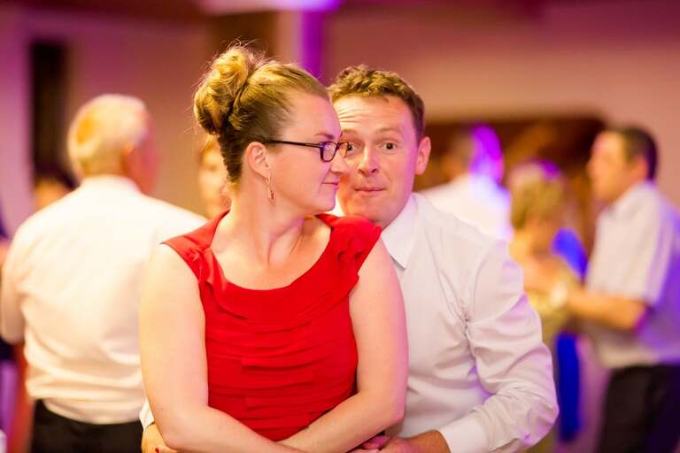 fotografia slubna, fotografia slubna krakow, zdjecia slubne krakow, fotograf slubny krakow, fotograf na wesele krakow, slub w kościele Nawiedzenia NMP w Krakowie, wesele w dworku skawinskim, wesele dworek skawinski, zdjecia slubne bielsko, fotograf slubny bielsko, www.magiaobrazu.com, zdjecia slubne bielsko, fotografia slubna slask, fotograf cieszyn, zdjecia slubne cieszyn, evil wolf studio, michal wilk filmowanie, dj magiczna noc, dj tomasz korus, pracownia florystyczna niezle kwiatki