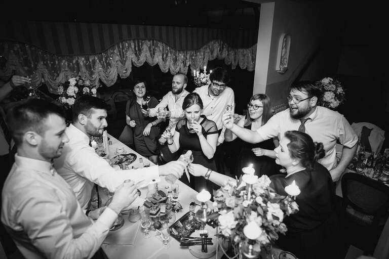 fotografia slubna, fotografia slubna krakow, zdjecia slubne krakow, fotograf slubny krakow, fotograf na wesele krakow, slub w kościele Nawiedzenia NMP w Krakowie, wesele w dworku skawinskim, wesele dworek skawinski, zdjecia slubne bielsko, fotograf slubny bielsko, www.magiaobrazu.com, zdjecia slubne bielsko, fotografia slubna slask, fotograf cieszyn, zdjecia slubne cieszyn, evil wolf studio, michal wilk filmowanie, dj magiczna noc, dj tomasz korus, pracownia florystyczna niezle kwiatki