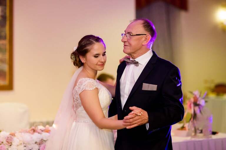 fotografia slubna, fotografia slubna krakow, zdjecia slubne krakow, fotograf slubny krakow, fotograf na wesele krakow, slub w kościele Nawiedzenia NMP w Krakowie, wesele w dworku skawinskim, wesele dworek skawinski, zdjecia slubne bielsko, fotograf slubny bielsko, www.magiaobrazu.com, zdjecia slubne bielsko, fotografia slubna slask, fotograf cieszyn, zdjecia slubne cieszyn, evil wolf studio, michal wilk filmowanie, dj magiczna noc, dj tomasz korus, pracownia florystyczna niezle kwiatki