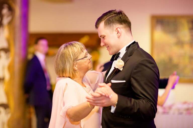 fotografia slubna, fotografia slubna krakow, zdjecia slubne krakow, fotograf slubny krakow, fotograf na wesele krakow, slub w kościele Nawiedzenia NMP w Krakowie, wesele w dworku skawinskim, wesele dworek skawinski, zdjecia slubne bielsko, fotograf slubny bielsko, www.magiaobrazu.com, zdjecia slubne bielsko, fotografia slubna slask, fotograf cieszyn, zdjecia slubne cieszyn, evil wolf studio, michal wilk filmowanie, dj magiczna noc, dj tomasz korus, pracownia florystyczna niezle kwiatki