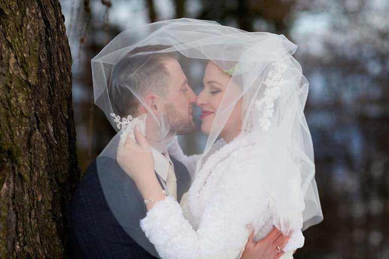 zimowy slub, zimowy plener slubny, zimowa sesja slubna, fotografia slubna skoczow, zdjecia slubne zywiec, fotografia slubna, zdjecia slubne bielsko, fotograf slubny bielsko, www.magiaobrazu.com, zdjecia slubne bielsko, fotografia slubna slask, zdjecia slubne zywiec, zdjecia slubne cieszyn, dwoch fotografow na slub, zdjecia slubne slask,