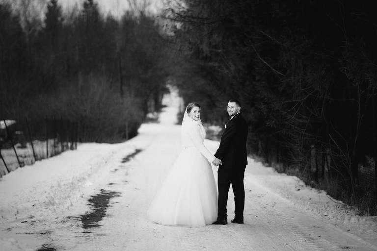 zimowy slub, zimowy plener slubny, zimowa sesja slubna, fotografia slubna skoczow, zdjecia slubne zywiec, fotografia slubna, zdjecia slubne bielsko, fotograf slubny bielsko, www.magiaobrazu.com, zdjecia slubne bielsko, fotografia slubna slask, zdjecia slubne zywiec, zdjecia slubne cieszyn, dwoch fotografow na slub, zdjecia slubne slask,