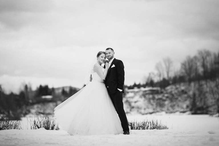 zimowy slub, zimowy plener slubny, zimowa sesja slubna, fotografia slubna skoczow, zdjecia slubne zywiec, fotografia slubna, zdjecia slubne bielsko, fotograf slubny bielsko, www.magiaobrazu.com, zdjecia slubne bielsko, fotografia slubna slask, zdjecia slubne zywiec, zdjecia slubne cieszyn, dwoch fotografow na slub, zdjecia slubne slask,