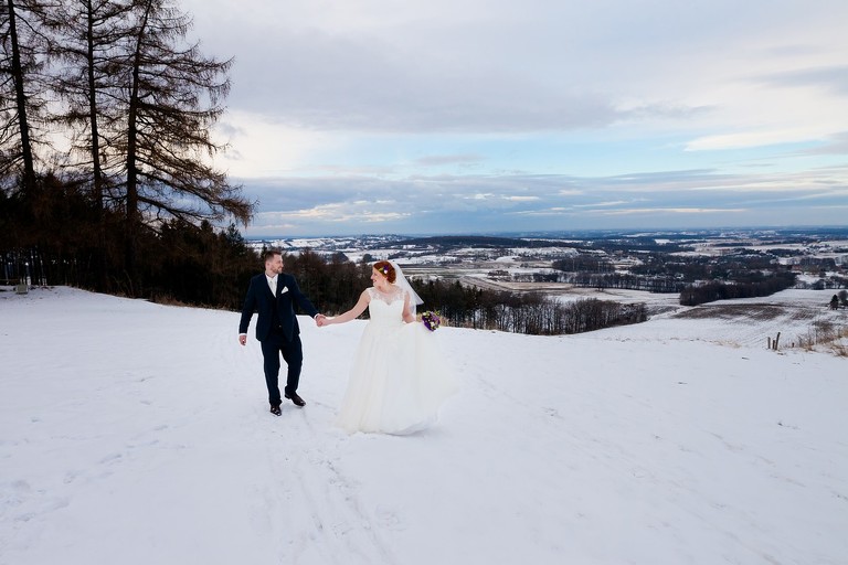 zimowy slub, zimowy plener slubny, zimowa sesja slubna, fotografia slubna skoczow, zdjecia slubne zywiec, fotografia slubna, zdjecia slubne bielsko, fotograf slubny bielsko, www.magiaobrazu.com, zdjecia slubne bielsko, fotografia slubna slask, zdjecia slubne zywiec, zdjecia slubne cieszyn, dwoch fotografow na slub, zdjecia slubne slask,