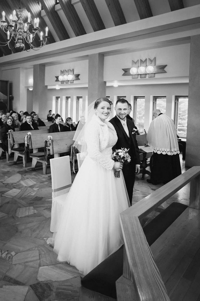 zimowy slub, slub w kosciele w cisownicy, wesele osp kisielow, zespol johnny band na wesele, gastro family cieszyn, fotografia slubna goleszow, zdjecia slubne goleszow, fotografia slubna skoczow, zdjecia slubne zywiec, fotografia slubna, zdjecia slubne bielsko, fotograf slubny bielsko, www.magiaobrazu.com, zdjecia slubne bielsko, fotografia slubna slask, zdjecia slubne zywiec, zdjecia slubne cieszyn, dwoch fotografow na slub, zdjecia slubne slask,