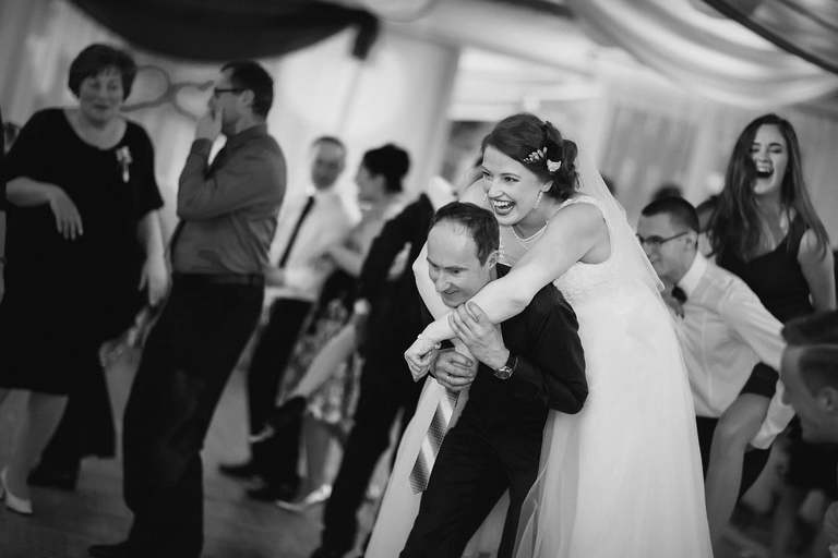 zimowy slub, slub w kosciele w cisownicy, wesele osp kisielow, zespol johnny band na wesele, gastro family cieszyn, fotografia slubna goleszow, zdjecia slubne goleszow, fotografia slubna skoczow, zdjecia slubne zywiec, fotografia slubna, zdjecia slubne bielsko, fotograf slubny bielsko, www.magiaobrazu.com, zdjecia slubne bielsko, fotografia slubna slask, zdjecia slubne zywiec, zdjecia slubne cieszyn, dwoch fotografow na slub, zdjecia slubne slask,