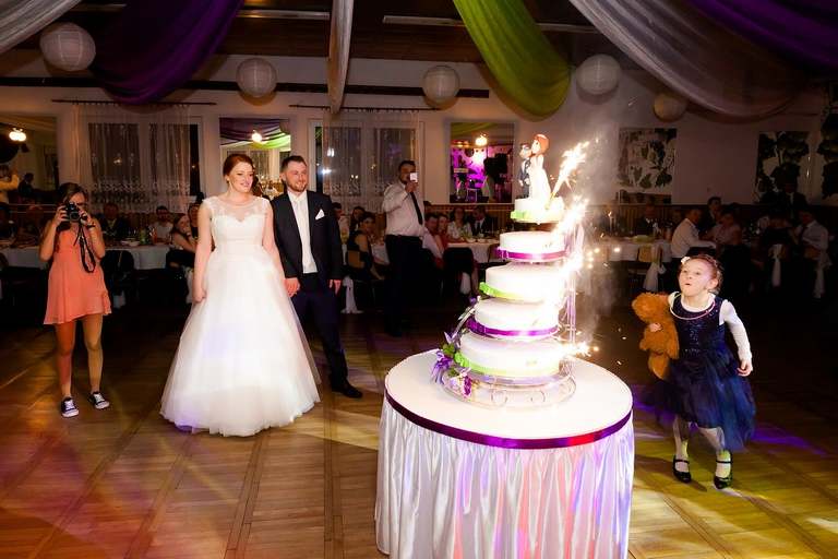 zimowy slub, slub w kosciele w cisownicy, wesele osp kisielow, zespol johnny band na wesele, gastro family cieszyn, fotografia slubna goleszow, zdjecia slubne goleszow, fotografia slubna skoczow, zdjecia slubne zywiec, fotografia slubna, zdjecia slubne bielsko, fotograf slubny bielsko, www.magiaobrazu.com, zdjecia slubne bielsko, fotografia slubna slask, zdjecia slubne zywiec, zdjecia slubne cieszyn, dwoch fotografow na slub, zdjecia slubne slask,