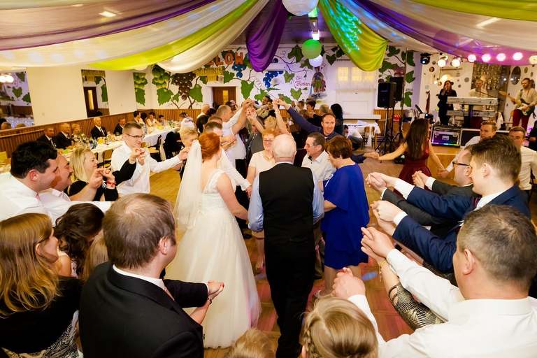 zimowy slub, slub w kosciele w cisownicy, wesele osp kisielow, zespol johnny band na wesele, gastro family cieszyn, fotografia slubna goleszow, zdjecia slubne goleszow, fotografia slubna skoczow, zdjecia slubne zywiec, fotografia slubna, zdjecia slubne bielsko, fotograf slubny bielsko, www.magiaobrazu.com, zdjecia slubne bielsko, fotografia slubna slask, zdjecia slubne zywiec, zdjecia slubne cieszyn, dwoch fotografow na slub, zdjecia slubne slask,