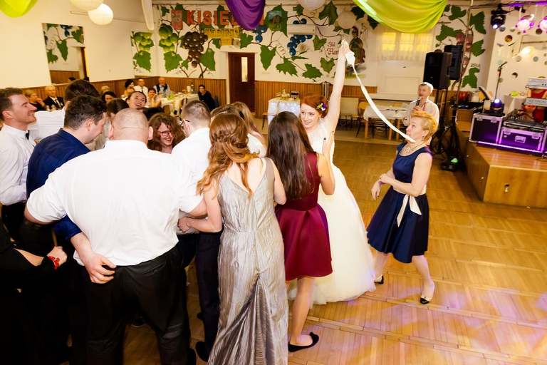 zimowy slub, slub w kosciele w cisownicy, wesele osp kisielow, zespol johnny band na wesele, gastro family cieszyn, fotografia slubna goleszow, zdjecia slubne goleszow, fotografia slubna skoczow, zdjecia slubne zywiec, fotografia slubna, zdjecia slubne bielsko, fotograf slubny bielsko, www.magiaobrazu.com, zdjecia slubne bielsko, fotografia slubna slask, zdjecia slubne zywiec, zdjecia slubne cieszyn, dwoch fotografow na slub, zdjecia slubne slask,