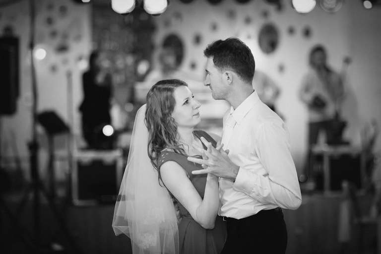 zimowy slub, slub w kosciele w cisownicy, wesele osp kisielow, zespol johnny band na wesele, gastro family cieszyn, fotografia slubna goleszow, zdjecia slubne goleszow, fotografia slubna skoczow, zdjecia slubne zywiec, fotografia slubna, zdjecia slubne bielsko, fotograf slubny bielsko, www.magiaobrazu.com, zdjecia slubne bielsko, fotografia slubna slask, zdjecia slubne zywiec, zdjecia slubne cieszyn, dwoch fotografow na slub, zdjecia slubne slask,