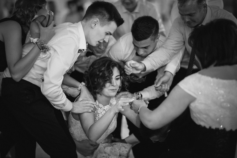 fotografia slubna pszczyna, zdjecia slubne pszczyna, fotograf slubny slask, slub w kosciele wszystkich swietych w pszczynie, wesele karczmie kuban goczalkowice, wesele w goczalkowicach, fotografia slubna katowice, zdjecia slubne katowice, zdjecia slubne zywiec, fotografia slubna, zdjecia slubne bielsko, fotograf slubny bielsko, fotograf slubny cieszyn, fotografia slubna cieszyn, www.magiaobrazu.com, zdjecia slubne bielsko, fotografia slubna slask, zdjecia slubne zywiec, zdjecia slubne cieszyn, dwoch fotografow na slub, zdjecia slubne slask,