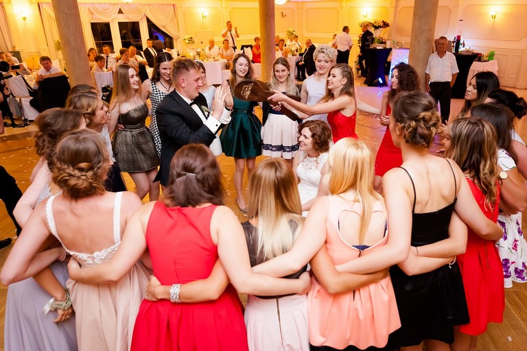 fotografia slubna pszczyna, zdjecia slubne pszczyna, fotograf slubny slask, slub w kosciele wszystkich swietych w pszczynie, wesele karczmie kuban goczalkowice, wesele w goczalkowicach, fotografia slubna katowice, zdjecia slubne katowice, zdjecia slubne zywiec, fotografia slubna, zdjecia slubne bielsko, fotograf slubny bielsko, fotograf slubny cieszyn, fotografia slubna cieszyn, www.magiaobrazu.com, zdjecia slubne bielsko, fotografia slubna slask, zdjecia slubne zywiec, zdjecia slubne cieszyn, dwoch fotografow na slub, zdjecia slubne slask,