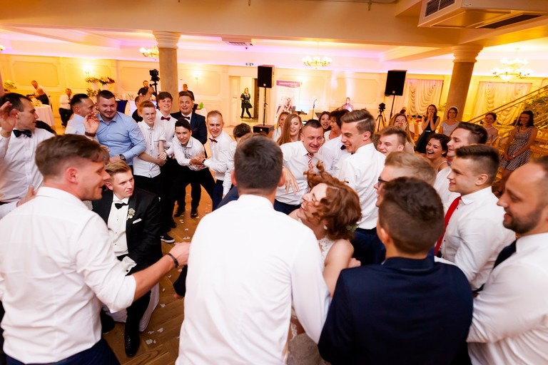 fotografia slubna pszczyna, zdjecia slubne pszczyna, fotograf slubny slask, slub w kosciele wszystkich swietych w pszczynie, wesele karczmie kuban goczalkowice, wesele w goczalkowicach, fotografia slubna katowice, zdjecia slubne katowice, zdjecia slubne zywiec, fotografia slubna, zdjecia slubne bielsko, fotograf slubny bielsko, fotograf slubny cieszyn, fotografia slubna cieszyn, www.magiaobrazu.com, zdjecia slubne bielsko, fotografia slubna slask, zdjecia slubne zywiec, zdjecia slubne cieszyn, dwoch fotografow na slub, zdjecia slubne slask,