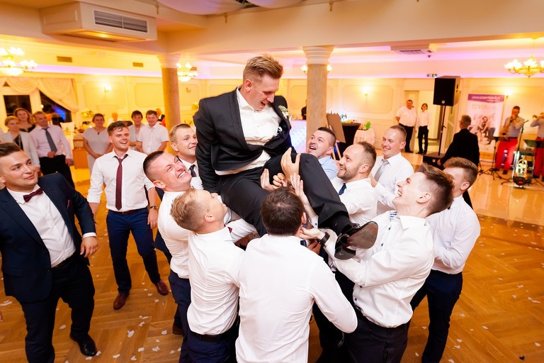 fotografia slubna pszczyna, zdjecia slubne pszczyna, fotograf slubny slask, slub w kosciele wszystkich swietych w pszczynie, wesele karczmie kuban goczalkowice, wesele w goczalkowicach, fotografia slubna katowice, zdjecia slubne katowice, zdjecia slubne zywiec, fotografia slubna, zdjecia slubne bielsko, fotograf slubny bielsko, fotograf slubny cieszyn, fotografia slubna cieszyn, www.magiaobrazu.com, zdjecia slubne bielsko, fotografia slubna slask, zdjecia slubne zywiec, zdjecia slubne cieszyn, dwoch fotografow na slub, zdjecia slubne slask,