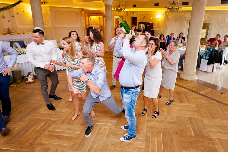 fotografia slubna pszczyna, zdjecia slubne pszczyna, fotograf slubny slask, slub w kosciele wszystkich swietych w pszczynie, wesele karczmie kuban goczalkowice, wesele w goczalkowicach, fotografia slubna katowice, zdjecia slubne katowice, zdjecia slubne zywiec, fotografia slubna, zdjecia slubne bielsko, fotograf slubny bielsko, fotograf slubny cieszyn, fotografia slubna cieszyn, www.magiaobrazu.com, zdjecia slubne bielsko, fotografia slubna slask, zdjecia slubne zywiec, zdjecia slubne cieszyn, dwoch fotografow na slub, zdjecia slubne slask,