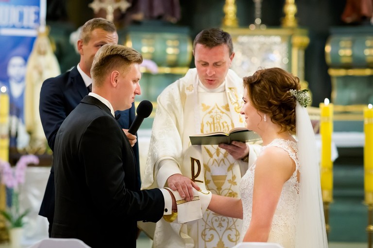 fotografia slubna pszczyna, zdjecia slubne pszczyna, fotograf slubny slask, slub w kosciele wszystkich swietych w pszczynie, wesele karczmie kuban goczalkowice, wesele w goczalkowicach, fotografia slubna katowice, zdjecia slubne katowice, zdjecia slubne zywiec, fotografia slubna, zdjecia slubne bielsko, fotograf slubny bielsko, fotograf slubny cieszyn, fotografia slubna cieszyn, www.magiaobrazu.com, zdjecia slubne bielsko, fotografia slubna slask, zdjecia slubne zywiec, zdjecia slubne cieszyn, dwoch fotografow na slub, zdjecia slubne slask,