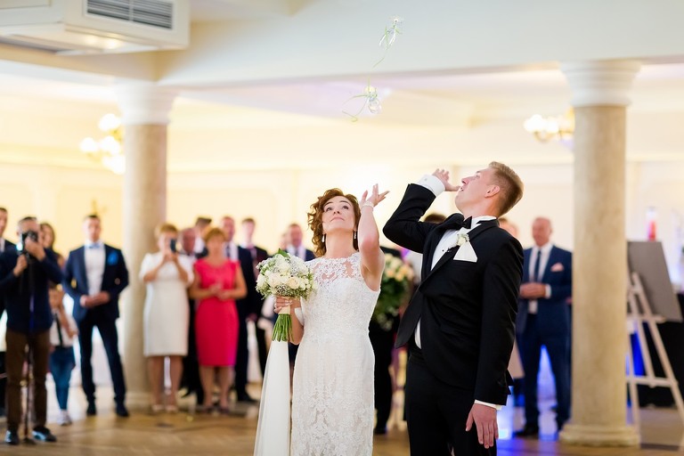 fotografia slubna pszczyna, zdjecia slubne pszczyna, fotograf slubny slask, slub w kosciele wszystkich swietych w pszczynie, wesele karczmie kuban goczalkowice, wesele w goczalkowicach, fotografia slubna katowice, zdjecia slubne katowice, zdjecia slubne zywiec, fotografia slubna, zdjecia slubne bielsko, fotograf slubny bielsko, fotograf slubny cieszyn, fotografia slubna cieszyn, www.magiaobrazu.com, zdjecia slubne bielsko, fotografia slubna slask, zdjecia slubne zywiec, zdjecia slubne cieszyn, dwoch fotografow na slub, zdjecia slubne slask,