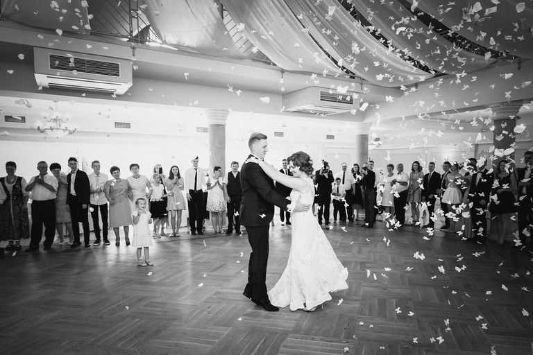 fotografia slubna pszczyna, zdjecia slubne pszczyna, fotograf slubny slask, slub w kosciele wszystkich swietych w pszczynie, wesele karczmie kuban goczalkowice, wesele w goczalkowicach, fotografia slubna katowice, zdjecia slubne katowice, zdjecia slubne zywiec, fotografia slubna, zdjecia slubne bielsko, fotograf slubny bielsko, fotograf slubny cieszyn, fotografia slubna cieszyn, www.magiaobrazu.com, zdjecia slubne bielsko, fotografia slubna slask, zdjecia slubne zywiec, zdjecia slubne cieszyn, dwoch fotografow na slub, zdjecia slubne slask,