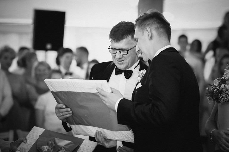 fotografia slubna pszczyna, zdjecia slubne pszczyna, fotograf slubny slask, slub w kosciele wszystkich swietych w pszczynie, wesele karczmie kuban goczalkowice, wesele w goczalkowicach, fotografia slubna katowice, zdjecia slubne katowice, zdjecia slubne zywiec, fotografia slubna, zdjecia slubne bielsko, fotograf slubny bielsko, fotograf slubny cieszyn, fotografia slubna cieszyn, www.magiaobrazu.com, zdjecia slubne bielsko, fotografia slubna slask, zdjecia slubne zywiec, zdjecia slubne cieszyn, dwoch fotografow na slub, zdjecia slubne slask,