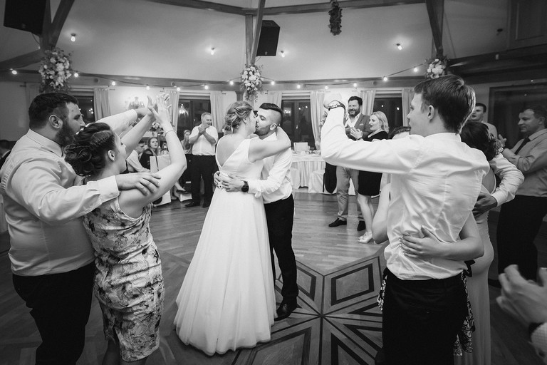 fotografia slubna bielsko, zdjecia slubne bielsko, fotograf slubny slask, slub w kosciele katowicach podlesiu, wesele w cyprianowce w warszowicach, wesele cyprianowka, fotografia slubna katowice, zdjecia slubne katowice, zdjecia slubne zywiec, fotografia slubna, zdjecia slubne bielsko, fotograf slubny bielsko, fotograf slubny slask, fotografia slubna cieszyn, www.magiaobrazu.com, zdjecia slubne czechowice, fotografia slubna slask, zdjecia slubne zywiec, zdjecia slubne cieszyn, dwoch fotografow na slub, zdjecia slubne slask,